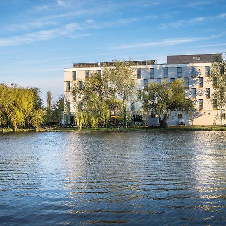 Best Western Plus Lakeside Hotel Szekesfehervar Bagian luar foto