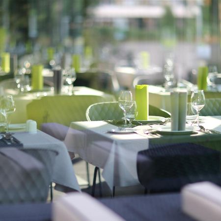 Best Western Plus Lakeside Hotel Szekesfehervar Bagian luar foto