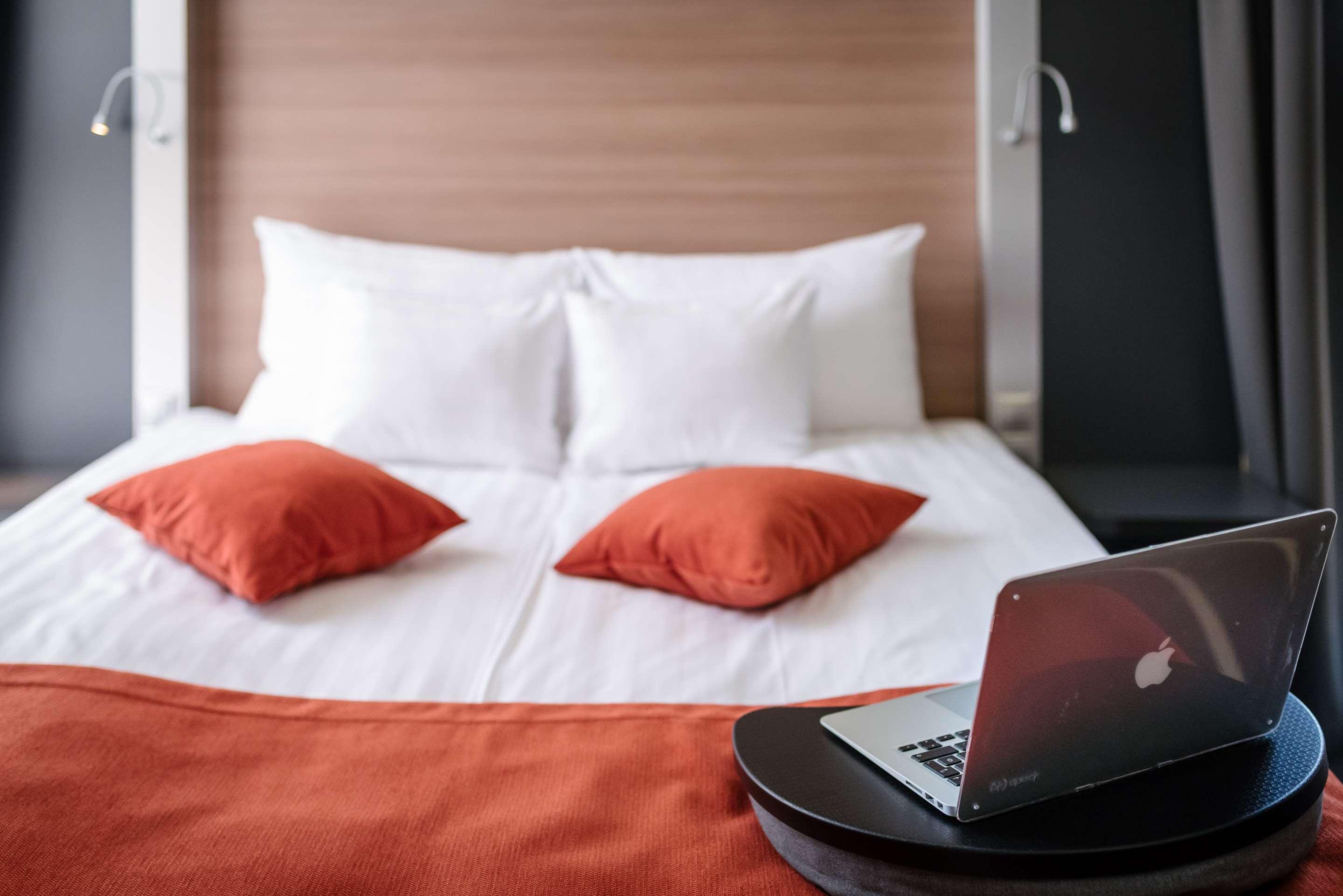 Best Western Plus Lakeside Hotel Szekesfehervar Bagian luar foto