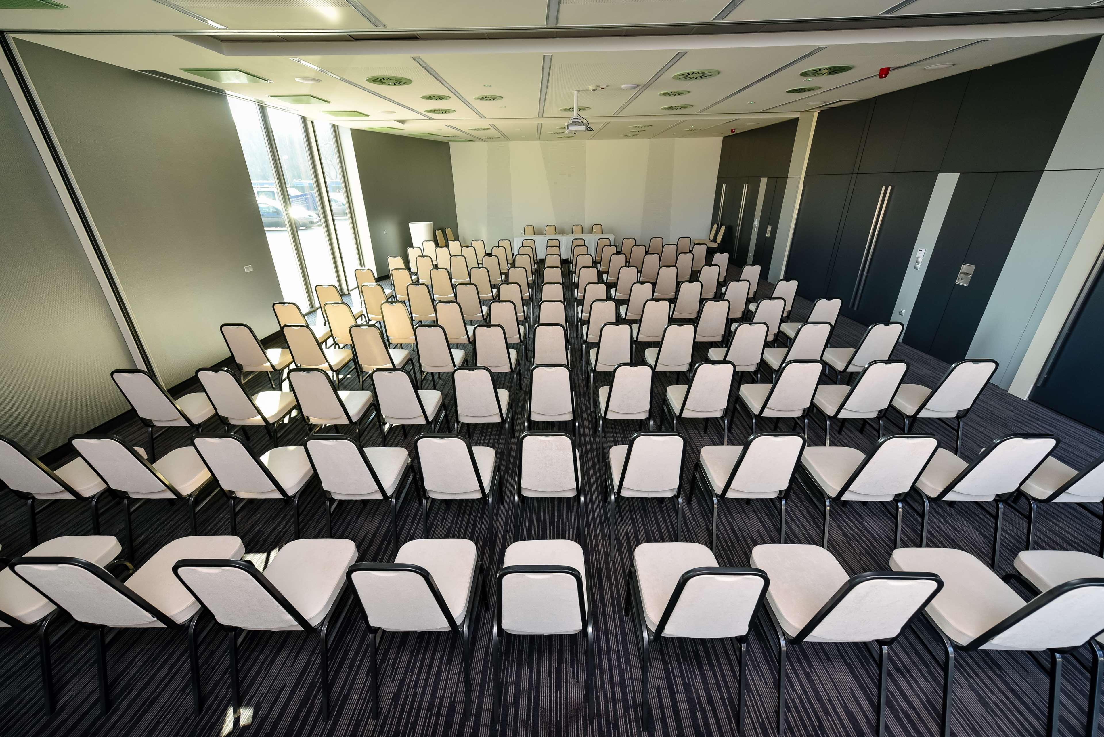Best Western Plus Lakeside Hotel Szekesfehervar Bagian luar foto