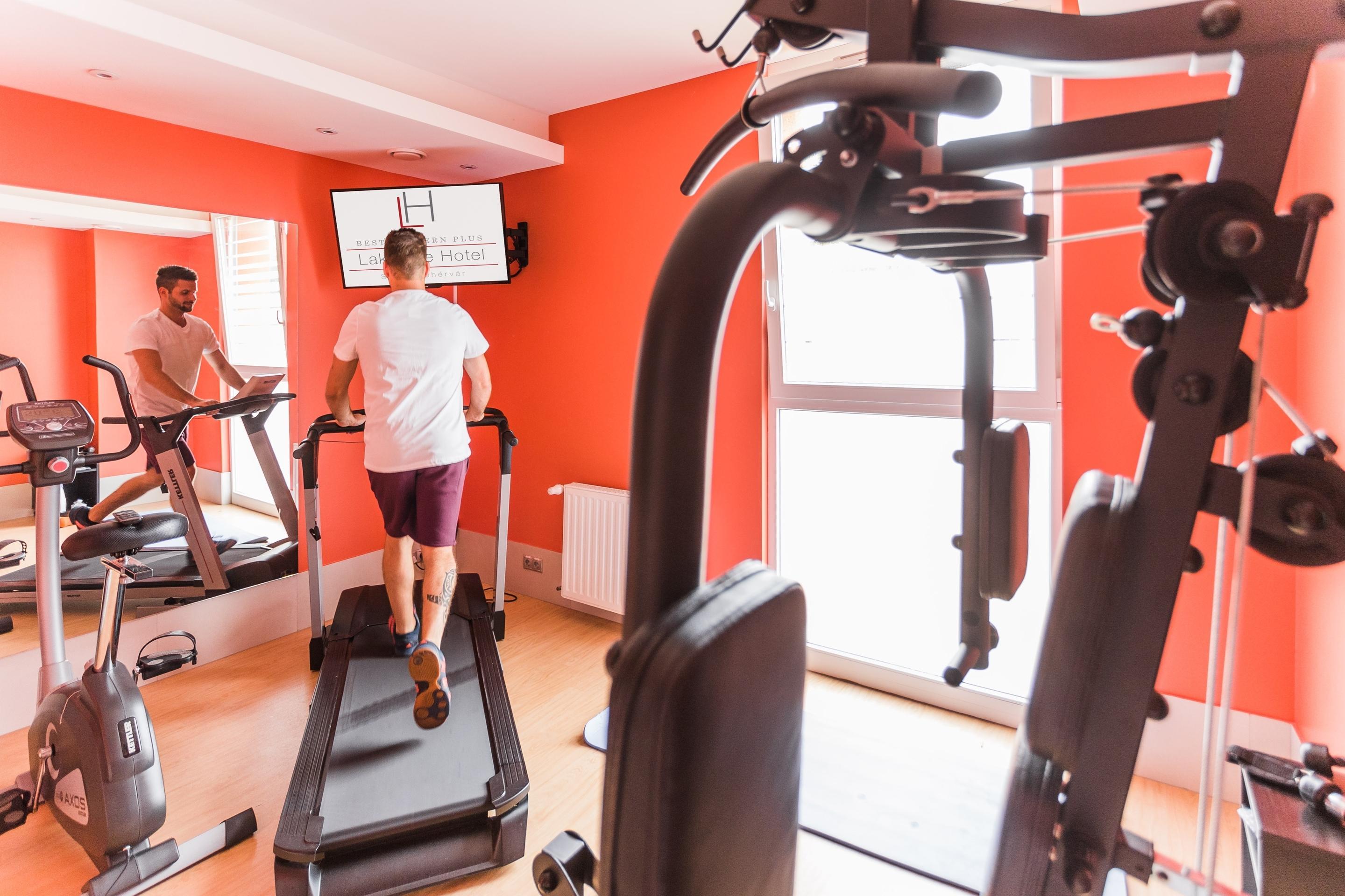 Best Western Plus Lakeside Hotel Szekesfehervar Bagian luar foto