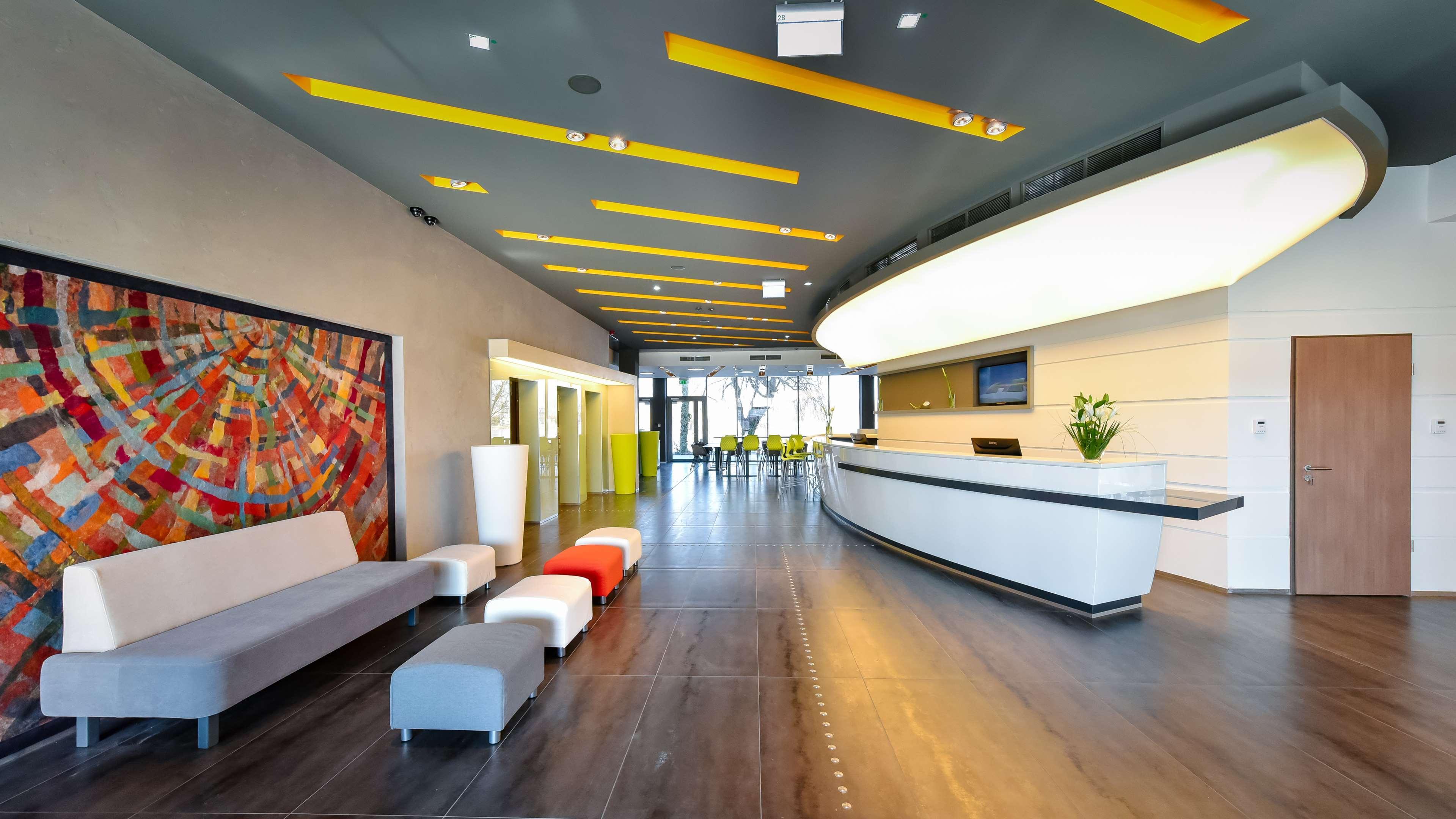 Best Western Plus Lakeside Hotel Szekesfehervar Bagian luar foto