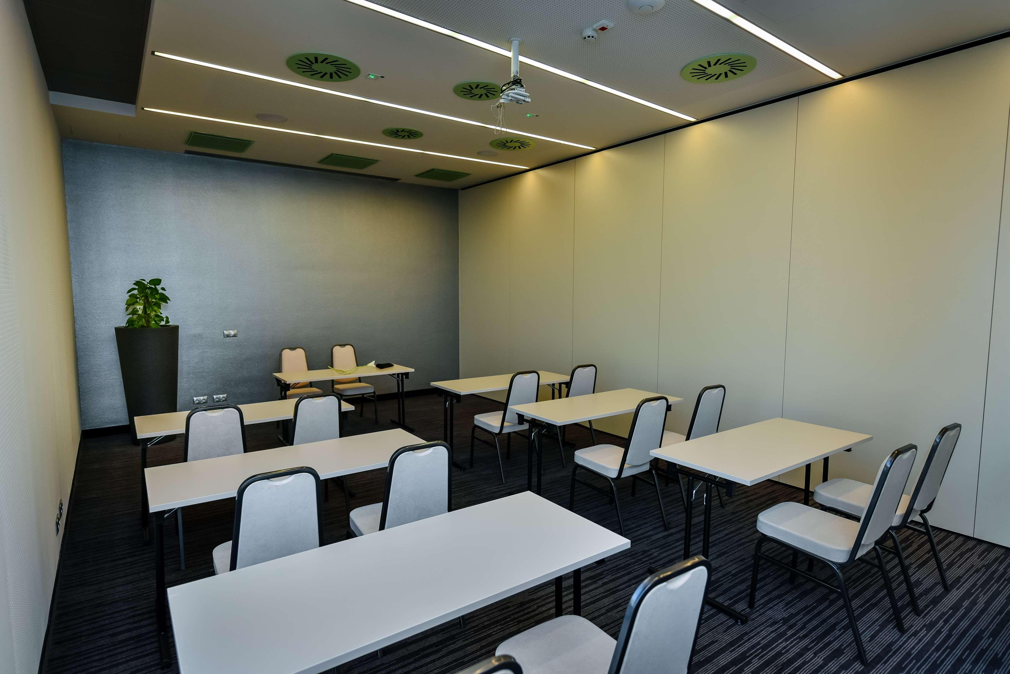 Best Western Plus Lakeside Hotel Szekesfehervar Bagian luar foto