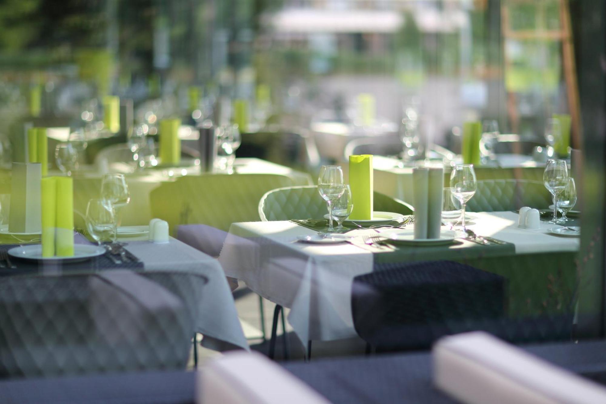 Best Western Plus Lakeside Hotel Szekesfehervar Bagian luar foto