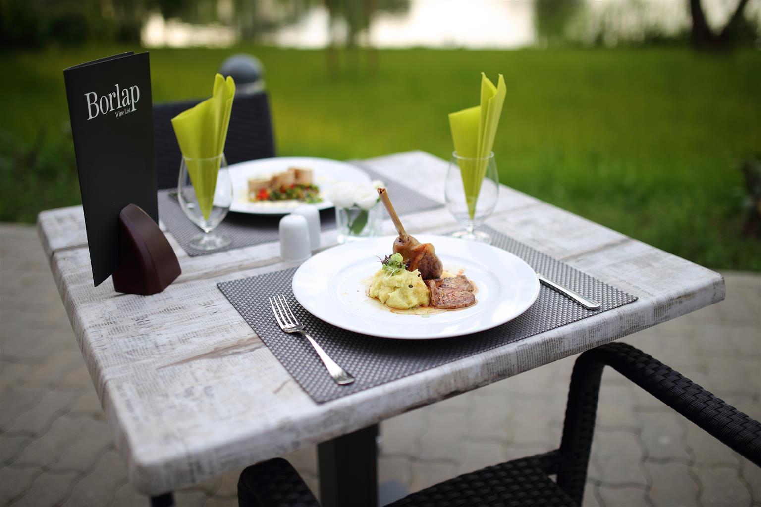 Best Western Plus Lakeside Hotel Szekesfehervar Bagian luar foto
