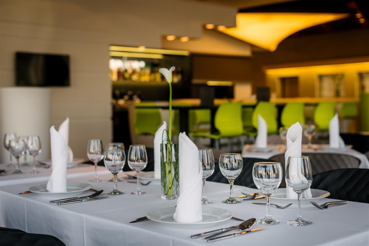Best Western Plus Lakeside Hotel Szekesfehervar Bagian luar foto