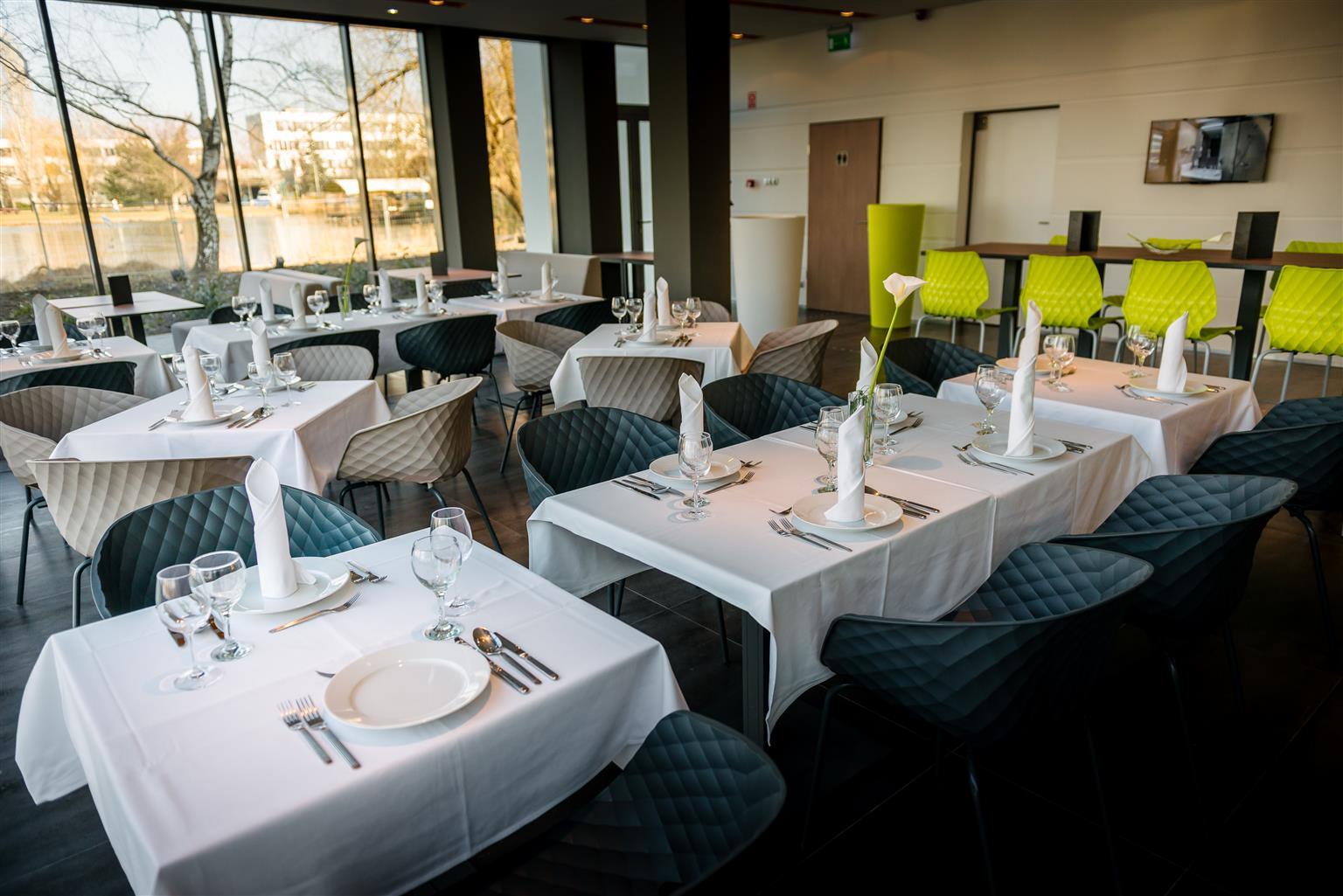 Best Western Plus Lakeside Hotel Szekesfehervar Bagian luar foto