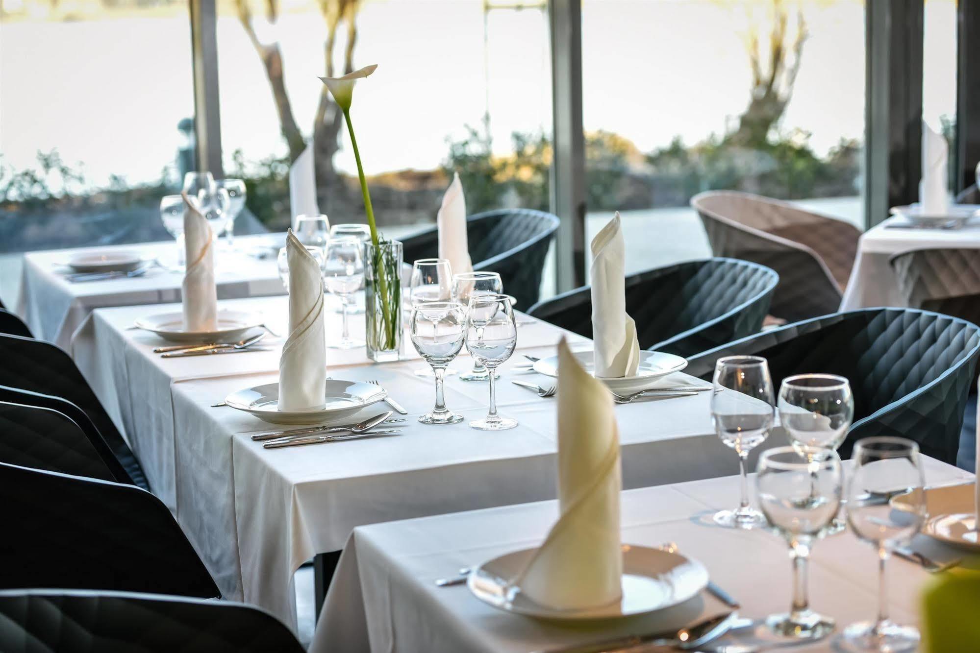 Best Western Plus Lakeside Hotel Szekesfehervar Bagian luar foto