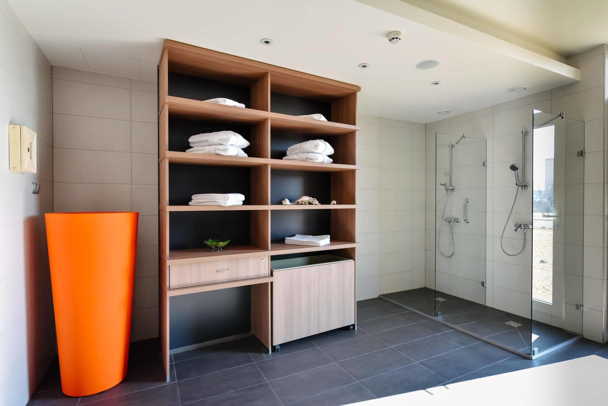 Best Western Plus Lakeside Hotel Szekesfehervar Bagian luar foto