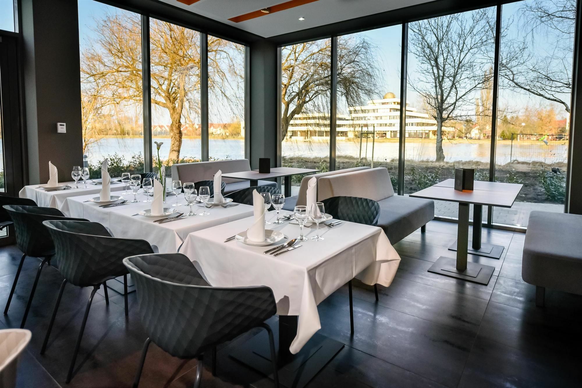 Best Western Plus Lakeside Hotel Szekesfehervar Bagian luar foto